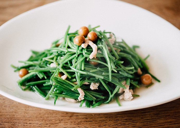 樹子水蓮（木の実と水蓮菜の炒め物）／画像提供：WDI JAPAN