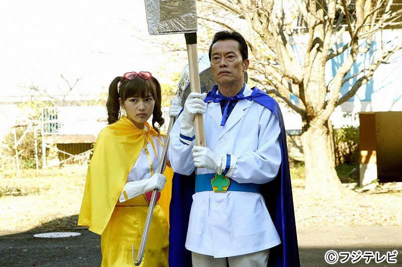 川口春奈、遠藤憲一（C）フジテレビ