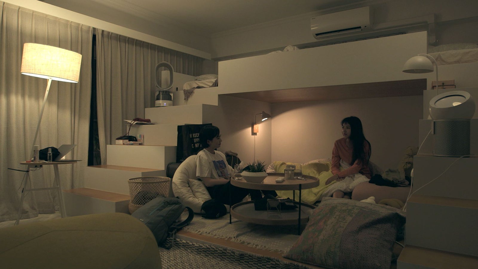 香織、春花「TERRACE HOUSE TOKYO 2019-2020」9th WEEK（C）フジテレビ／イースト・エンタテインメント