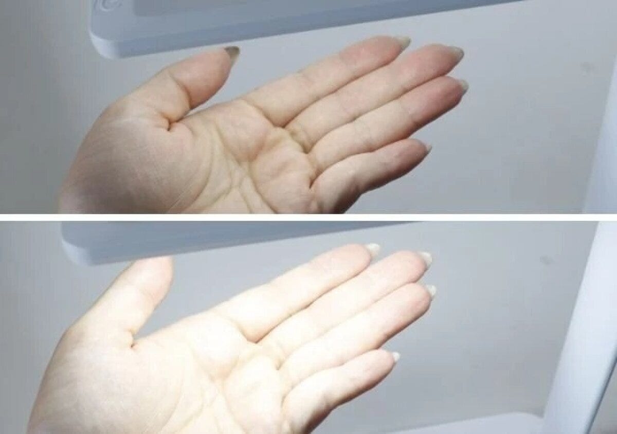 ダイソーの明るいデスクライト-USB／乾電池