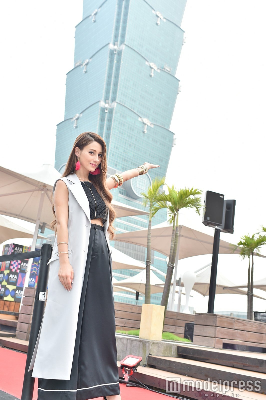 ダレノガレ明美と台北101（C）モデルプレス