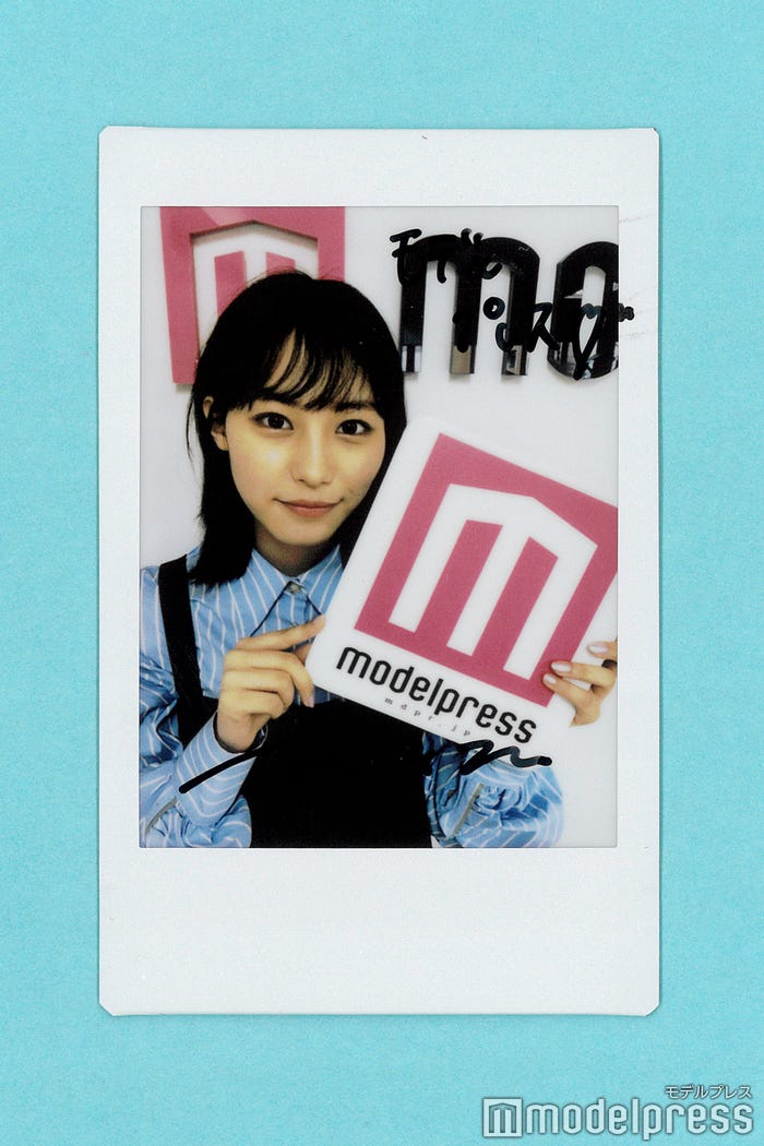 南沙良、サイン入りチェキプレゼント(C)モデルプレス