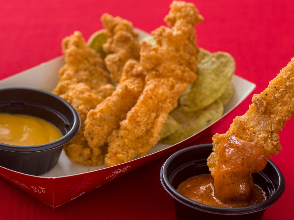 プラズマ・レイズ・ダイナー ／チキンテンダー＆コーンチップス、チーズソース￥500（C）Disney