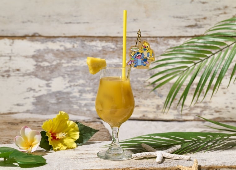 ＜ルーベン＞パイン&オレンジジュース　税込990円（C）Disney