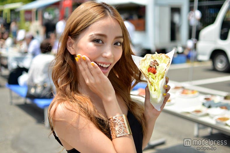 ジャマイカの「ジャークチキンタコス」モデル:細井宏美