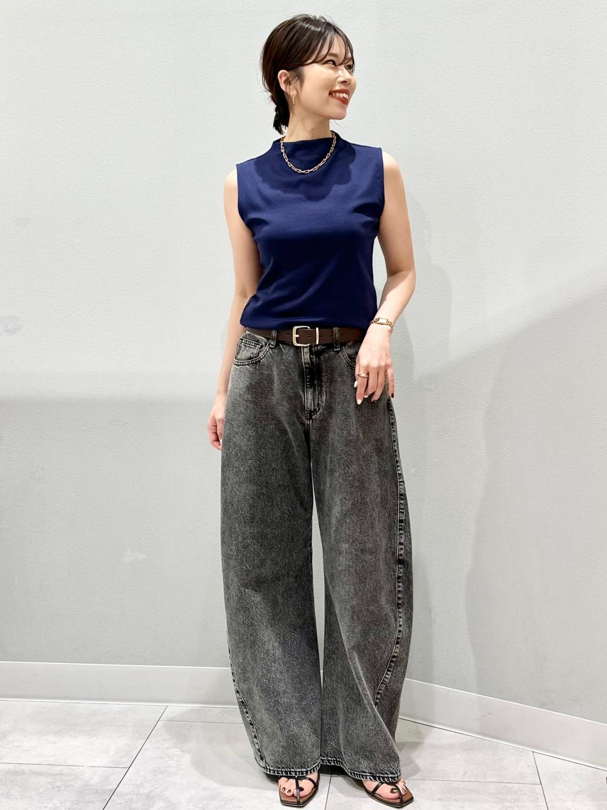 パンツのボリュームとシルエットが今っぽい　出典：StyleHint