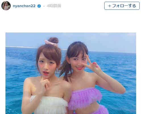 小嶋陽菜、高橋みなみとオソロ水着で美ボディ開放 沖縄バカンス満喫