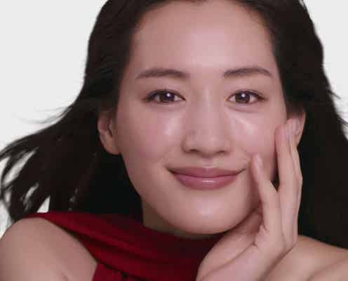 綾瀬はるかの“うるツヤ肌”の秘密 「うるおいを感じるような気持ちよさ」に感動