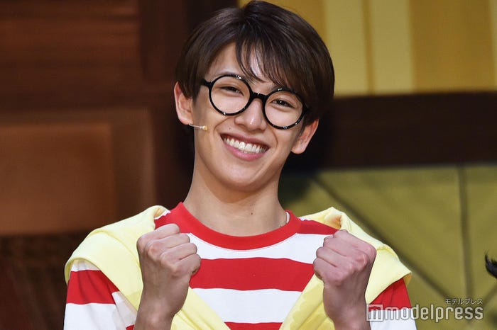 初日を前に美容室に行って髪を整えた深田竜生(C)モデルプレス