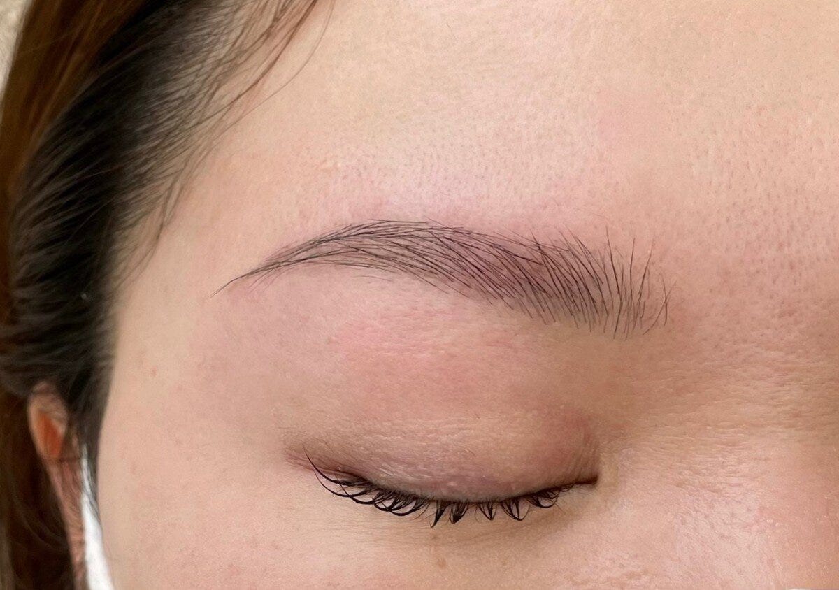 角度つきすぎ眉