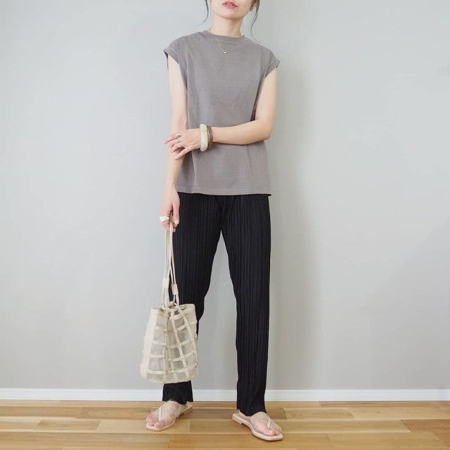 めちゃめちゃ使える 夏の新定番は グレーtシャツ 最旬コーディネート7style モデルプレス めちゃめちゃ使える 夏の新定番は グレーtシャツ 最旬コーディネート7style モデルプレス