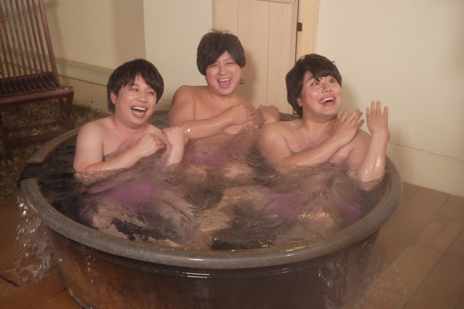 （左から）せいや、松尾駿、岡部大 （C）フジテレビ