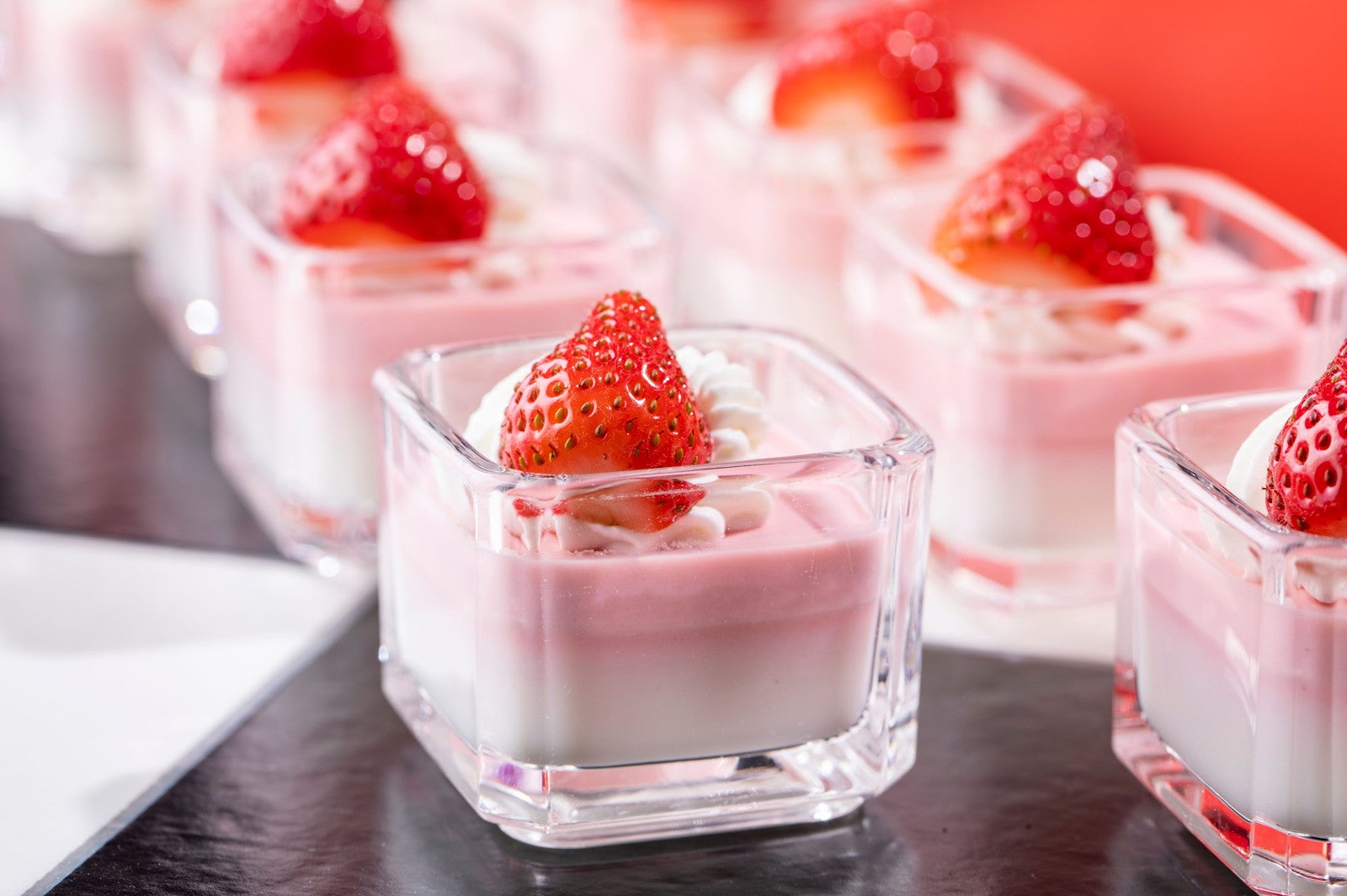 ストロベリー・ポッブ・スイーツビュッフェ／画像提供：コンラッド東京