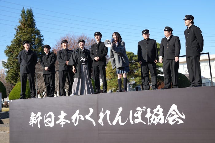 (左から)菊田竜大、秋山寛貴、岡部大、長田庄平、永瀬廉、本田翼、松尾駿、せいや、粗品(C)フジテレビ