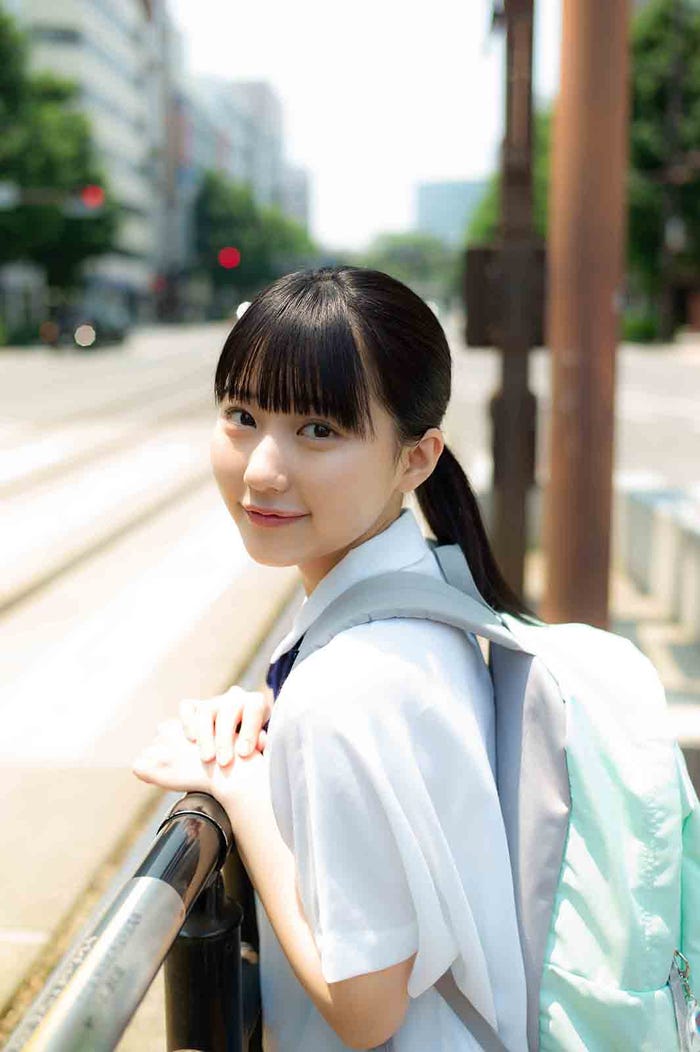 撮影:細居幸次郎/HKT48田中美久写真集「1/2少女」(双葉社)
