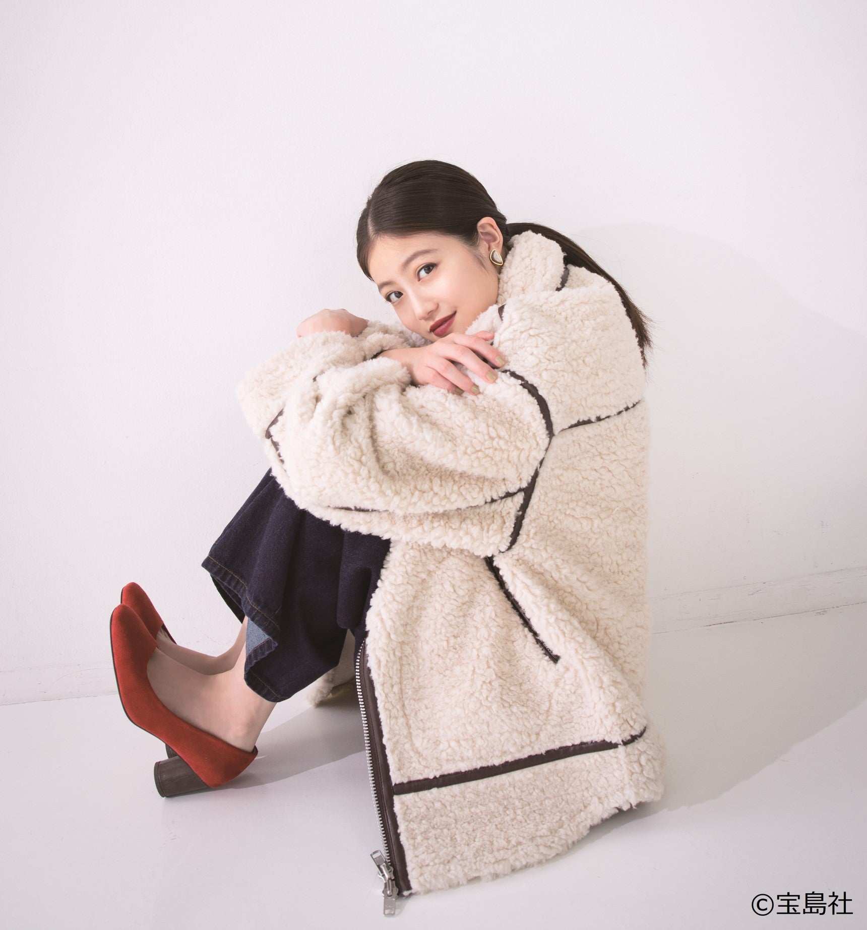 今田美桜、美肌の秘訣明かす ドキッとする眼差しで「steady.」初表紙