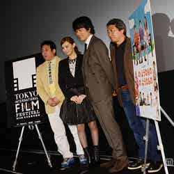 （左から）伊藤克信、北川景子、松山ケンイチ、杉山泰一監督