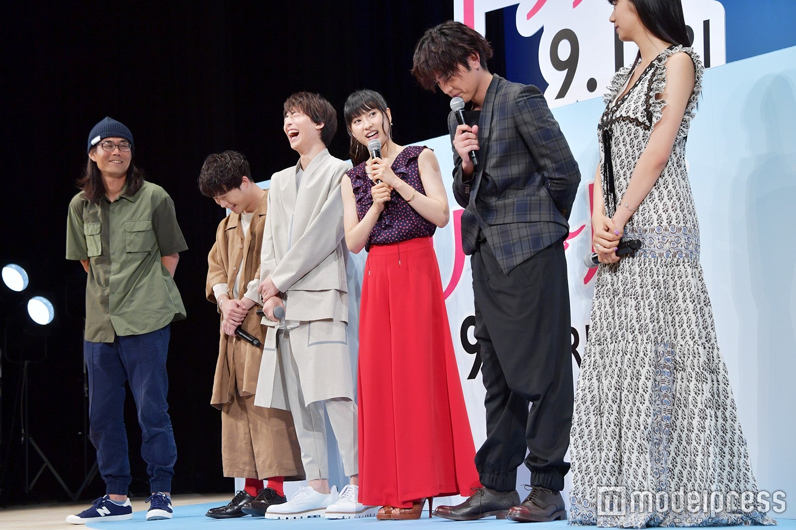 （左から）英勉監督、矢本悠馬、高杉真宙、土屋太鳳、間宮祥太朗、池田エライザ （C）モデルプレス