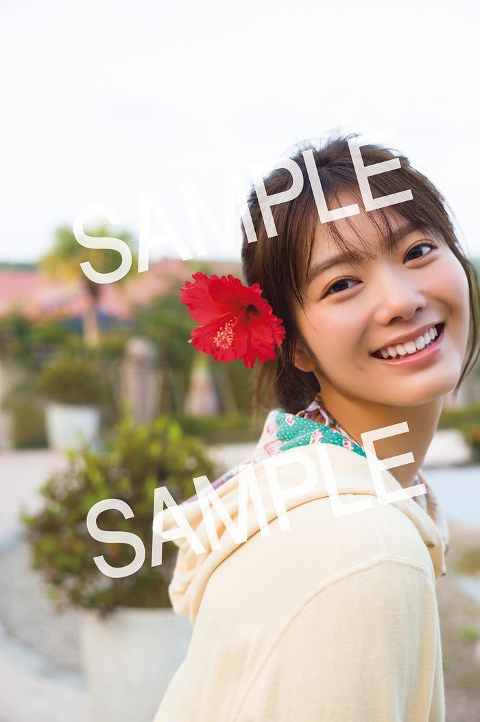 田村保乃1st写真集「一歩目」書店限定版ポストカード タワーレコード版/撮影:Takeo Dec.(画像提供:小学館)