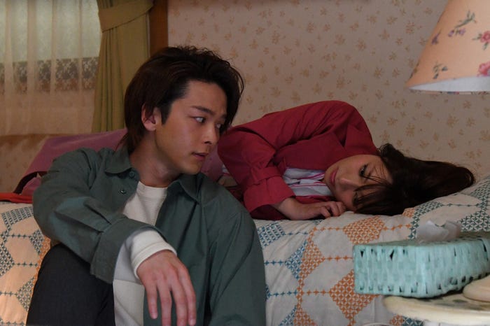 中村倫也、深田恭子/「初めて恋をした日に読む話」第5話より(C)TBS