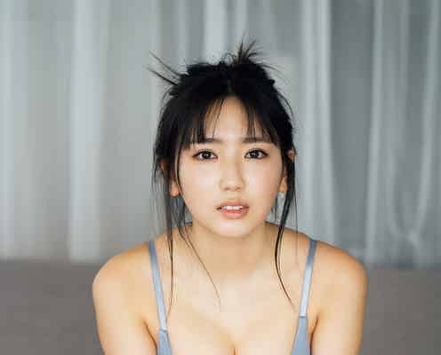 沢口愛華、豊満バスト全開 ナチュラルな表情で魅了