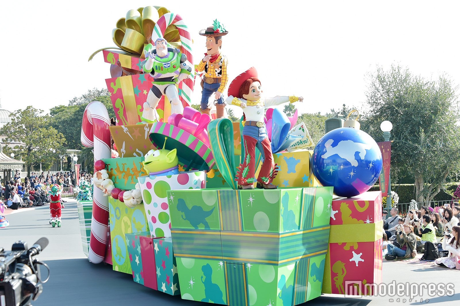 パレード「ディズニー・クリスマス・ストーリーズ」（C）モデルプレス（C）Disney