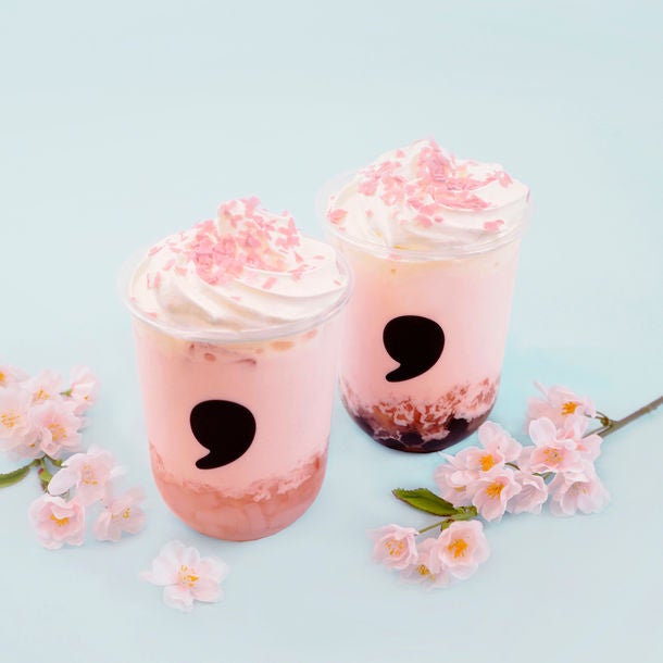 コンマティー「comma さくらピーチラテ」桃の果実感×桜香る春色ドリンク