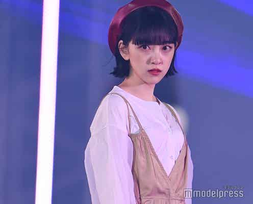 乃木坂46堀未央奈、黒髪ボブ×赤ベレー帽コーデにキュン<TGC2020A/W ONLINE>
