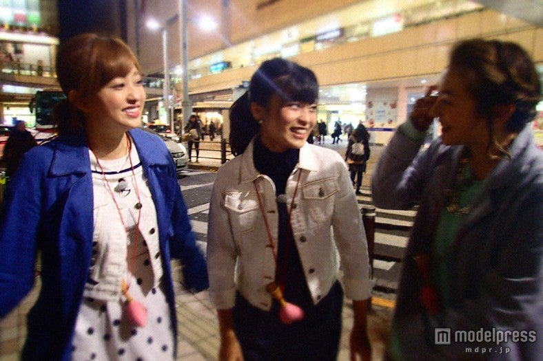 （左から）菊地亜美、小島瑠璃子、SHELLY【モデルプレス】