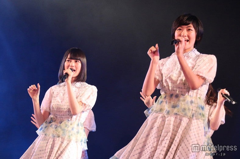 （左より）生田絵梨花、生駒里奈