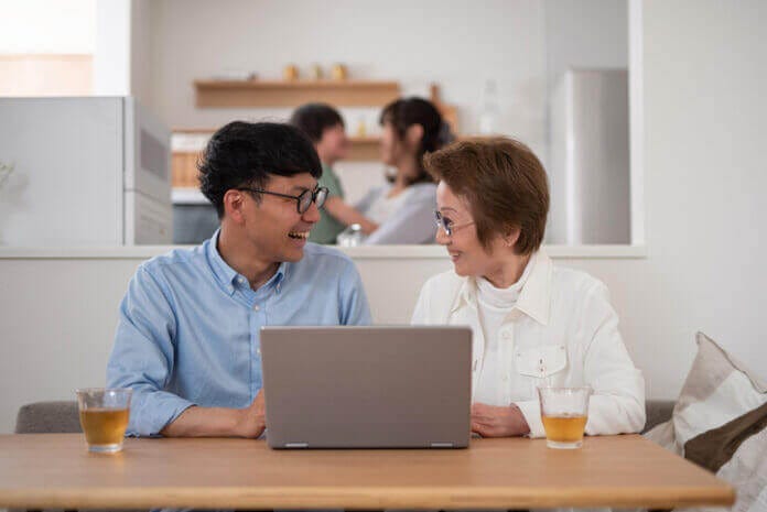 実家暮らしの男性に対する女性の本音は？