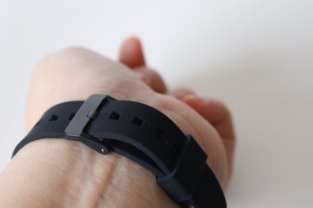 100円ショップ　100均　百円ショップ　便利　優秀　使える　おすすめ　オススメ　レビュー　ダイソー　DAISO　ファッションウォッチ（BK）　腕時計　時計　柔らかい　やわらかい　着け心地　快適　楽　ラク