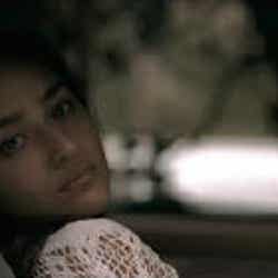 長谷川潤、「NATURAL BEAUTY BASIC」CMカット