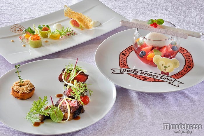 “スウィート・ダッフィー”ランチコース¥5,150(C)Disney