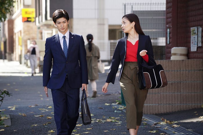 三浦春馬、黒木メイサ/「オトナ高校」第5話より(C)テレビ朝日