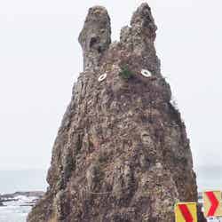 フォルムが某有名キャラクターに似ていると話題の剱地権現岩(提供写真)