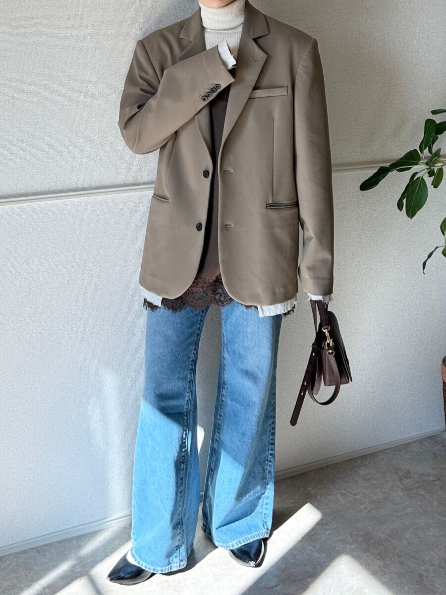 Trish　ケミカルレースサテンキャミソールとジャケットコーデ