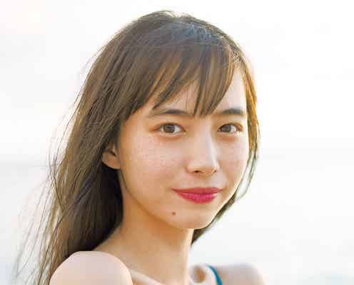 井桁弘恵、白肌輝くビキニ姿披露 初のカレンダー発表