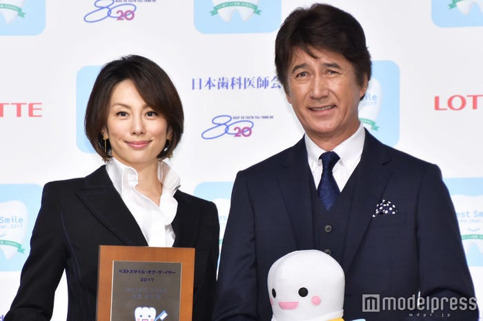 米倉涼子、草刈正雄 (C)モデルプレス