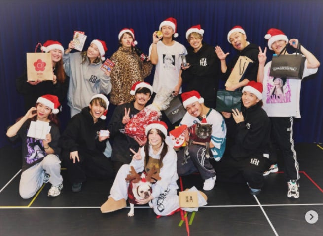 浜崎あゆみ「お疲れのサンタクロース集団じゃいっ」帽子が可愛い”あゆサンタ”を披露