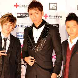 w-inds.（左から）千葉涼平、橘慶太、緒方龍一（「MTV VIDEO MUSIC AID JAPAN」より）