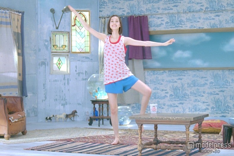 水原希子／ICEカップヌードル新CM「氷入れすぎた」篇より