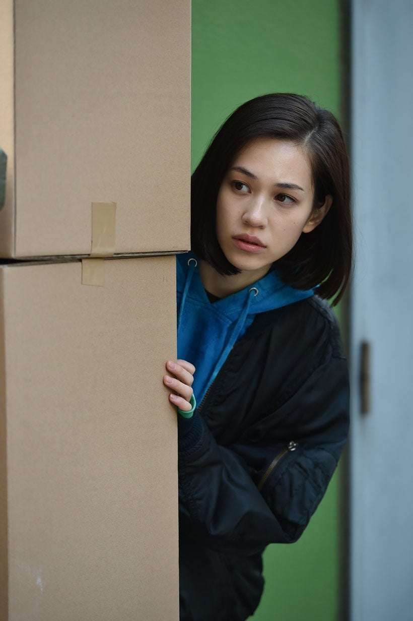 水原希子（画像提供：関西テレビ）／「嘘の戦争」第6話より（画像提供：関西テレビ）