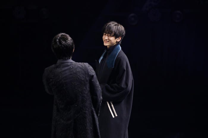 小関裕太、三浦春馬/15th Anniversary SUPER HANDSOME LIVE「JUMP↑ with YOU」【15日夜公演】写真提供:アミューズ