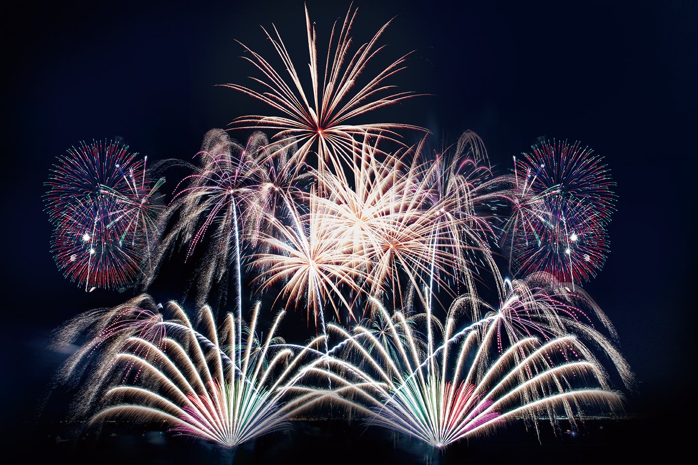 大阪・万博記念公園で芸術花火「万博夜空がアートになる日2022」初開催 - 女子旅プレス