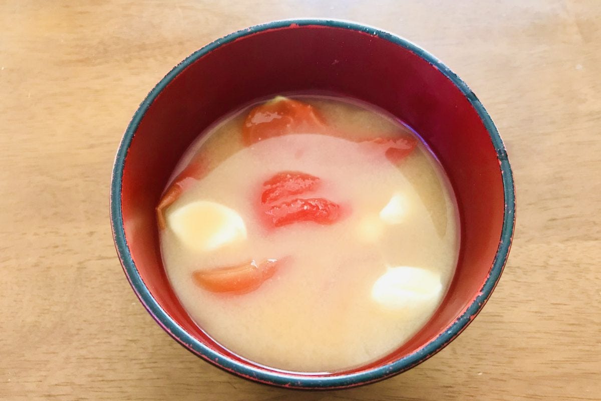 トマトとチーズのみそ汁