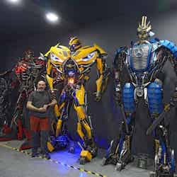 廃材が巨大トランスフォーマー風に! ポーランドで日本ルーツのロボットを生む「たった1人」の夢工場