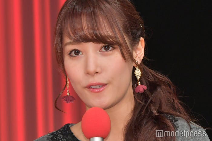 鷲見玲奈(C)モデルプレス