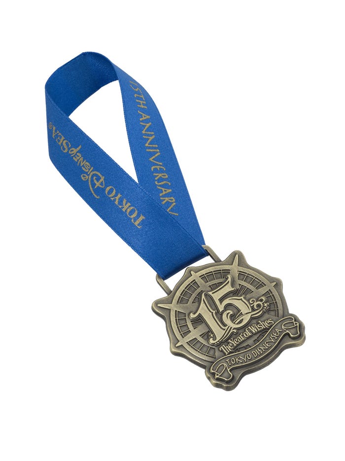 東京ディズニーシー15周年記念ラベルワイン/(C)Disney