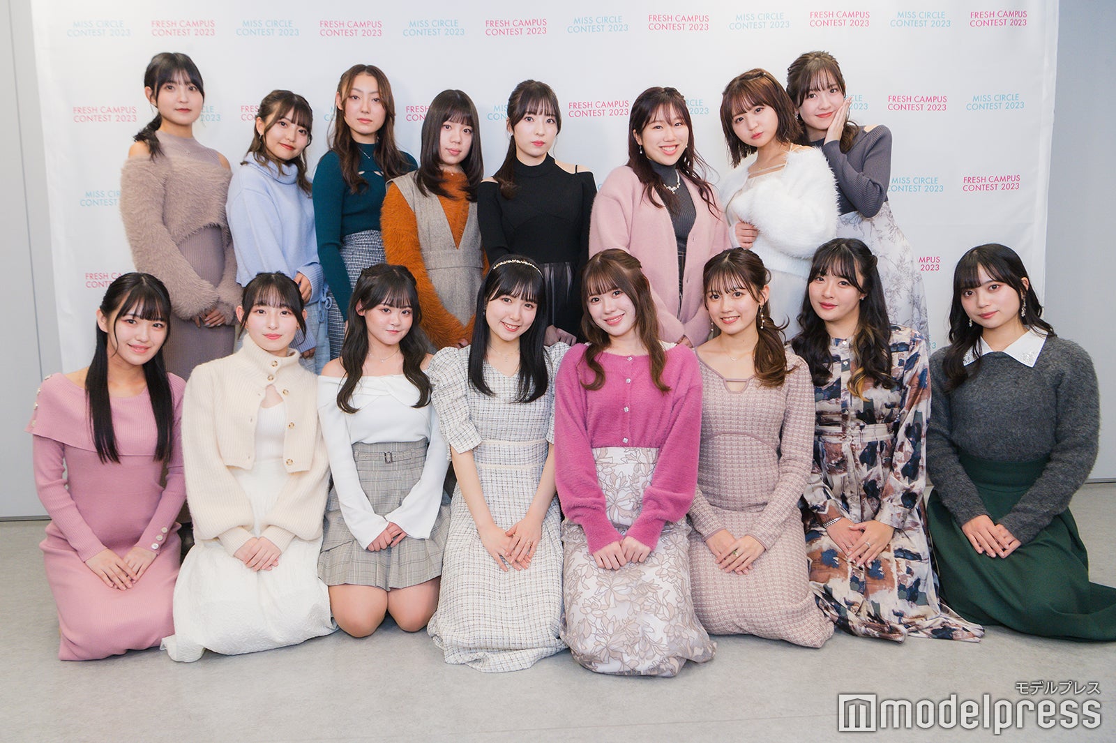 （前列左から）半田遥、藤岡花、廣中弥音、辻村麻琴、香田リン、花田愛実、太田果蓮、勝村涼音（後列左から）水越侑季、角田心乃花、瀧下鈴、桜田紬衣、神谷知采、小倉心優、室根叶望、加藤怜（C）モデルプレス